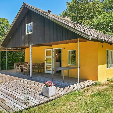 6 Person Holiday Home In Aakirkeby Номер фото