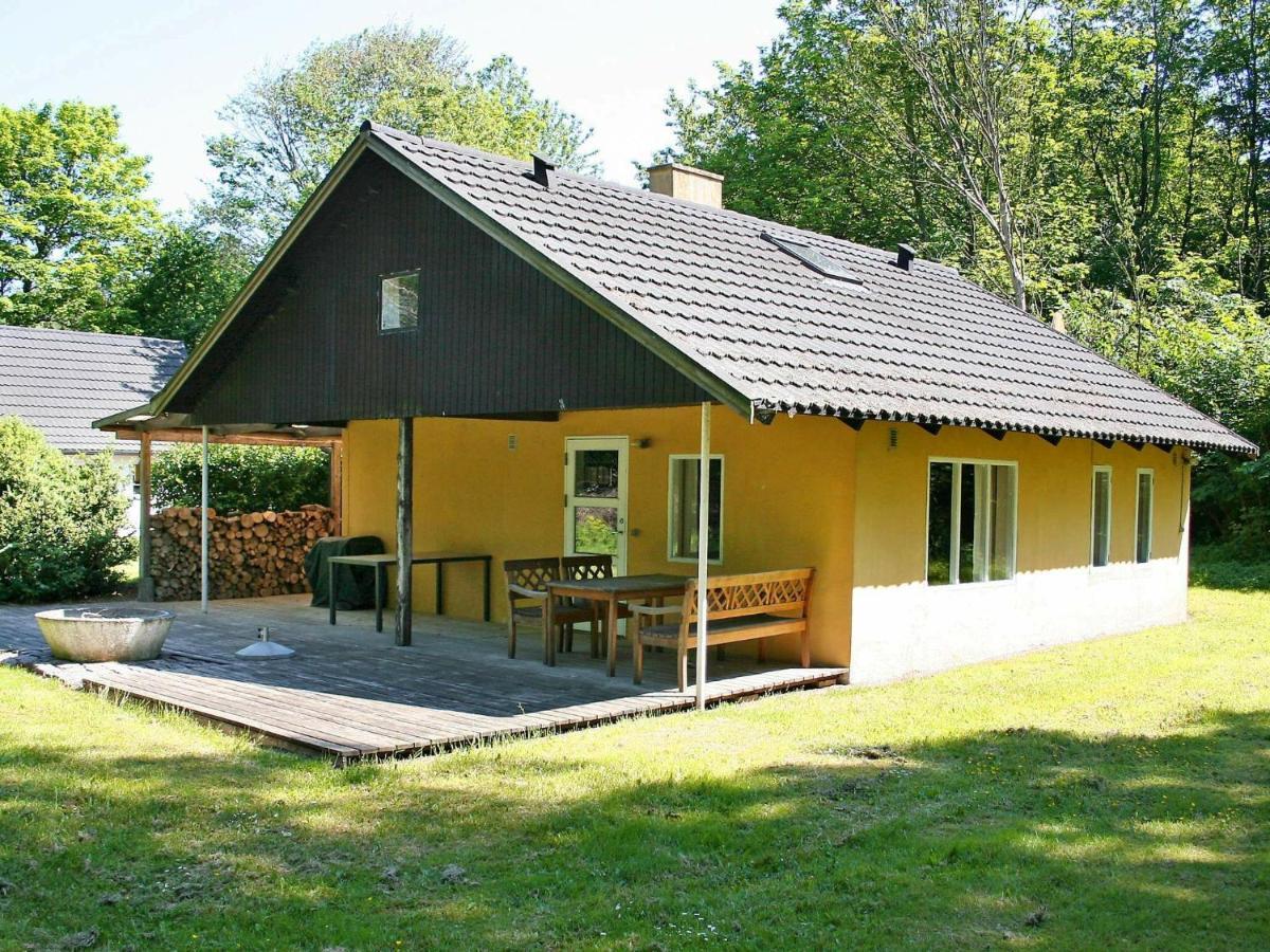 6 Person Holiday Home In Aakirkeby Номер фото