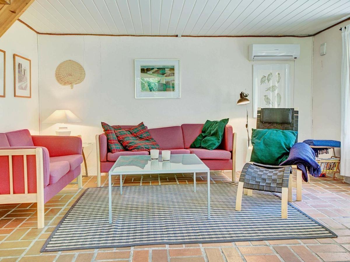6 Person Holiday Home In Aakirkeby Номер фото