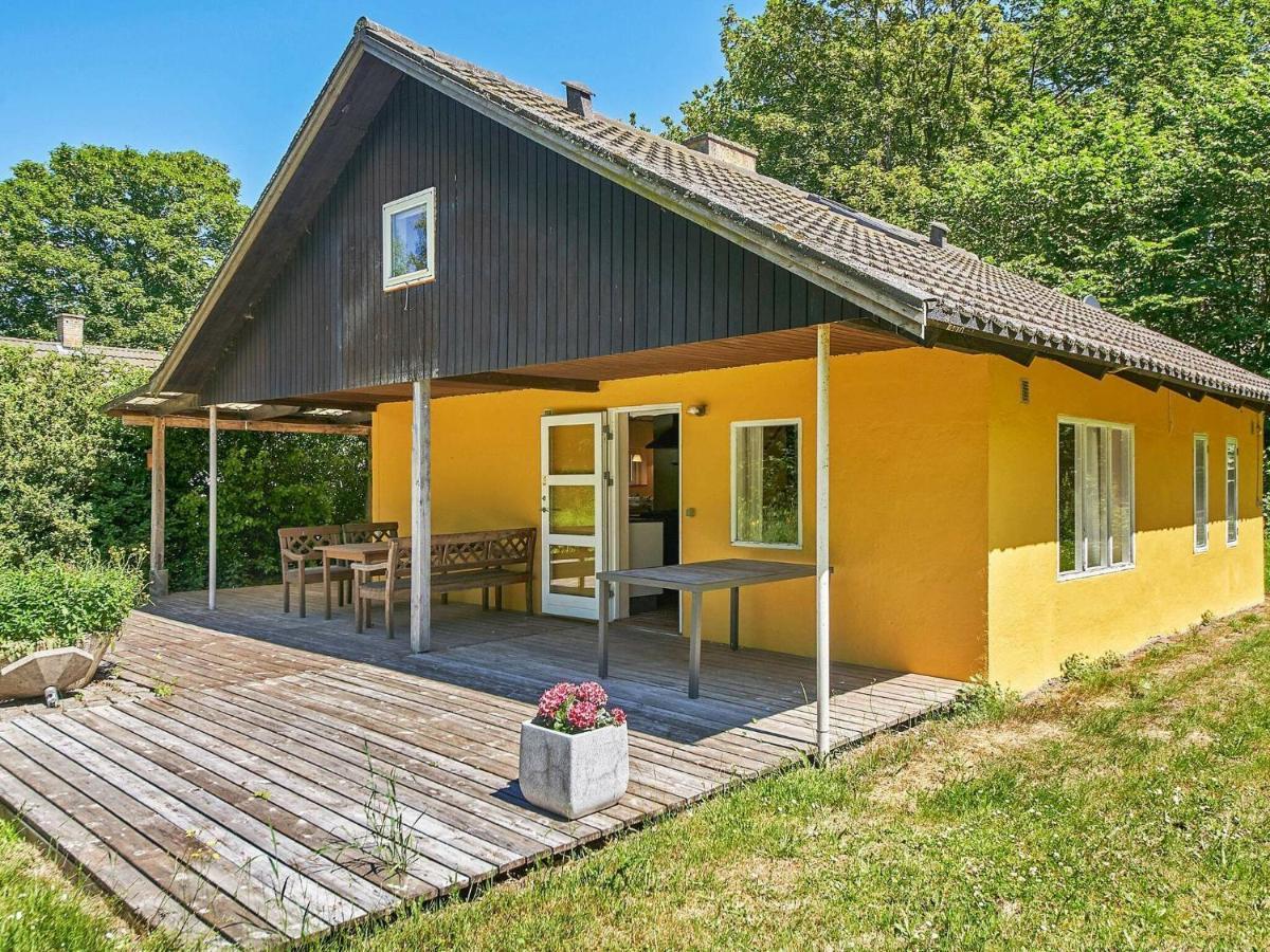 6 Person Holiday Home In Aakirkeby Номер фото