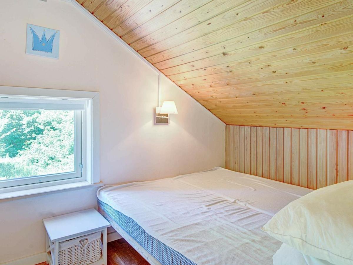 6 Person Holiday Home In Aakirkeby Номер фото