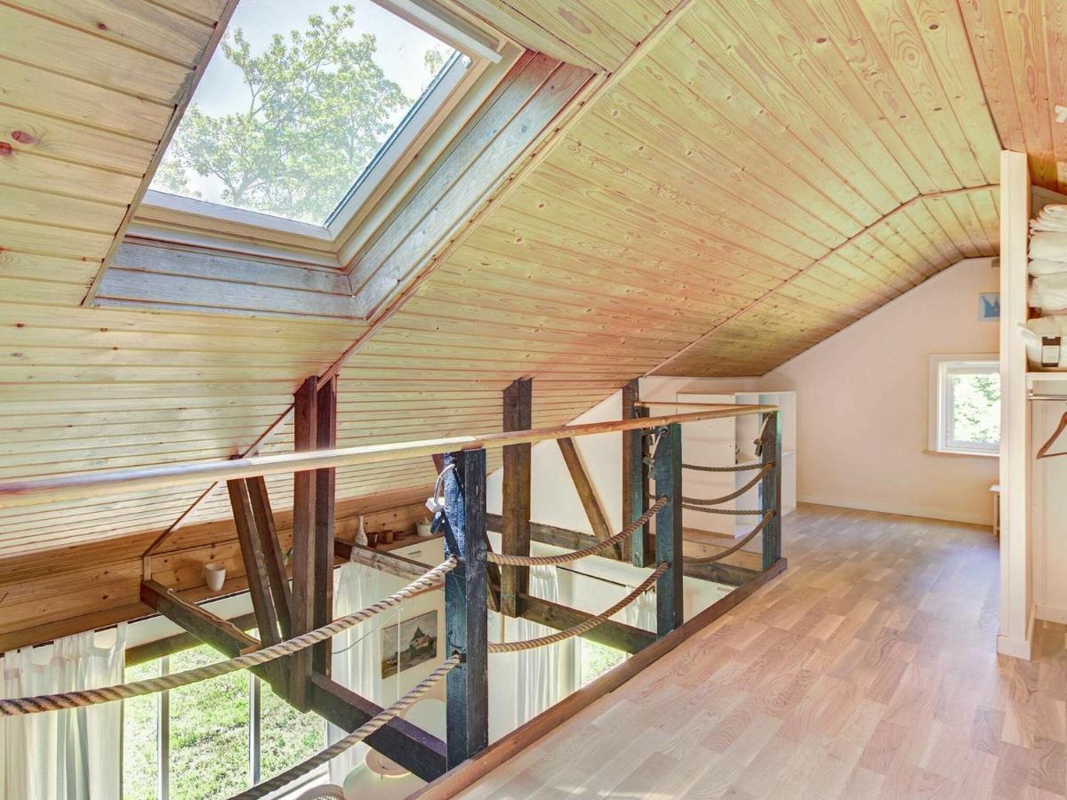 6 Person Holiday Home In Aakirkeby Номер фото